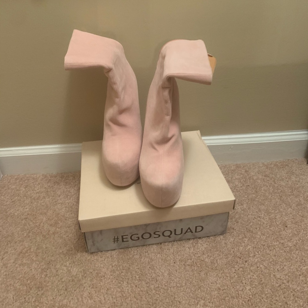 Boots - Picture 3 of 4